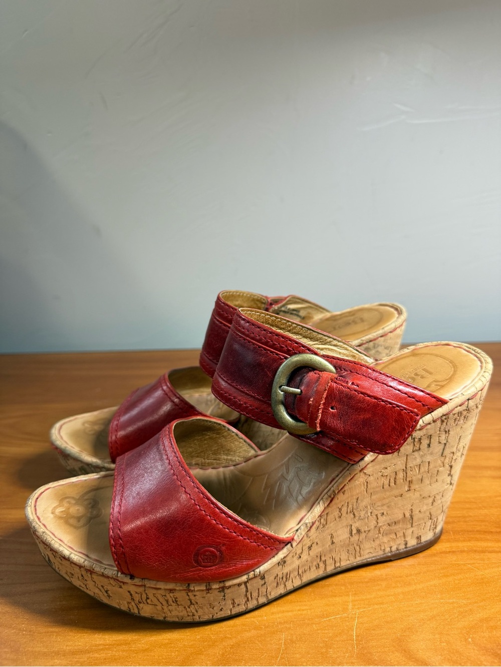 Born Red Leather Slip On Wedge Heel Sandal Gold Buckle Detail Comfort‎ 9/40.5